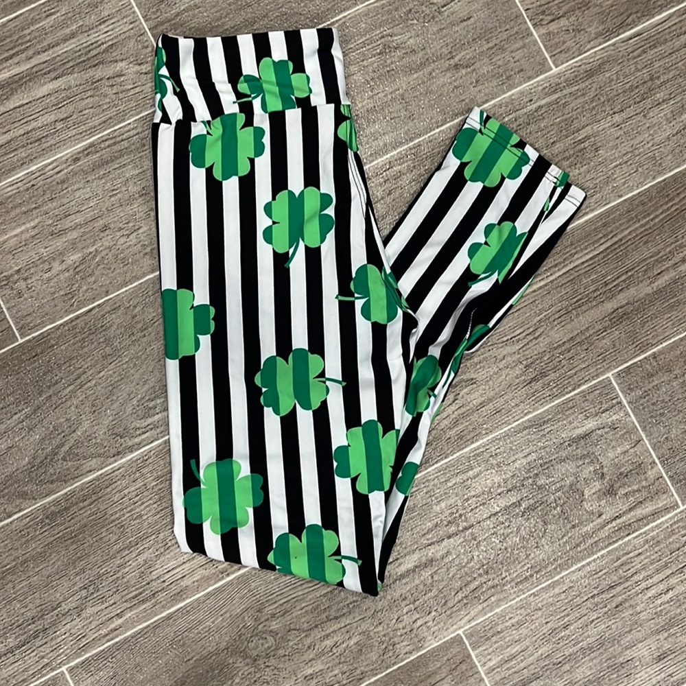 LuLaRoe Striped Shamrock Leggings